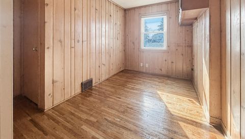 742 Nebraska Avenue E