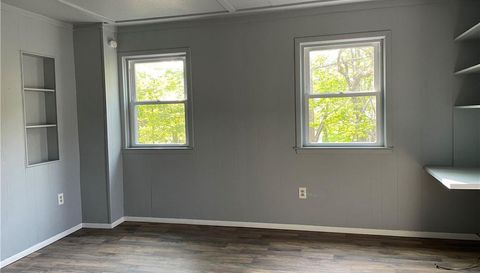 12 Woodland Ave