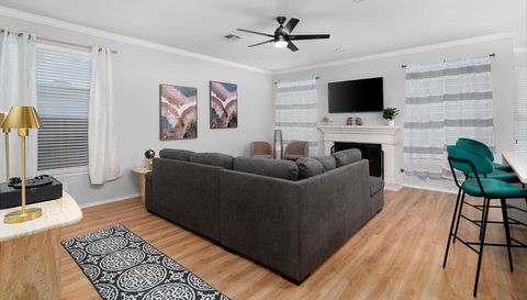 807 Clarence Bohls LN