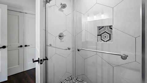 89 Country Club Dr W