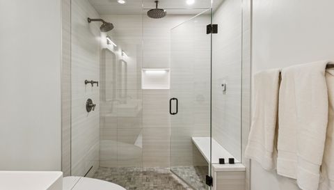 333 W Hubbard Street