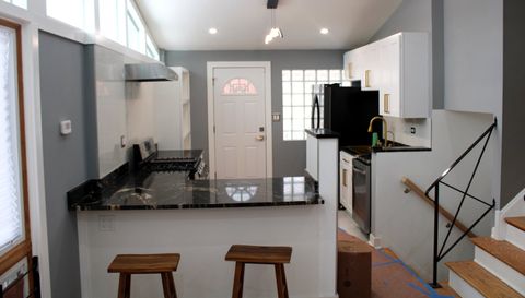 8312 S KENWOOD Avenue