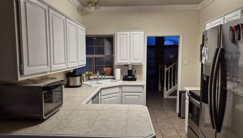 2035 Greenview Dr