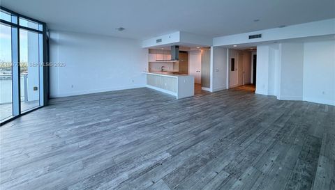 17111 Biscayne Blvd