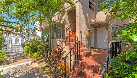 28 Almeria Ave