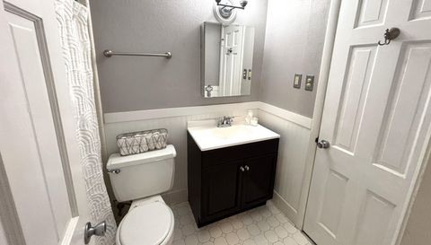 5911 N Shenandoah Rd