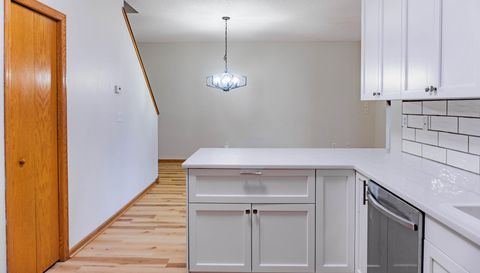 1122 Crystal Place W