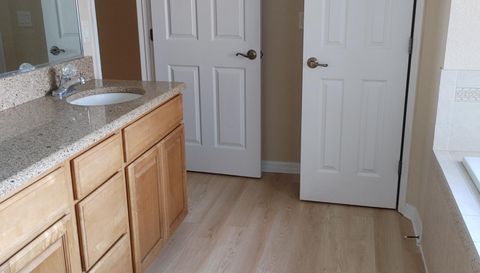 5398 Oxford Manor Cir