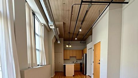 758 N Larrabee Street