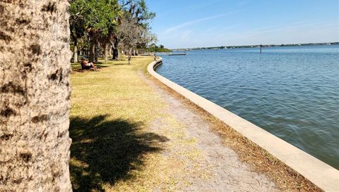 25 HARBOR WOODS CIRCLE