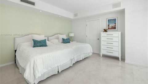 3737 Collins Ave