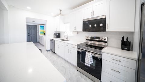 166 Bayside Dr