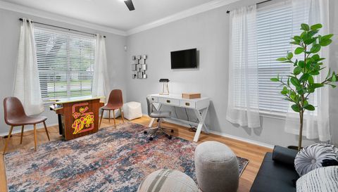 807 Clarence Bohls LN