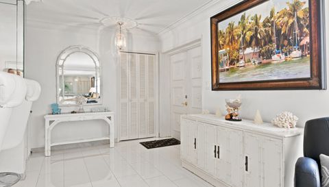 8 Castle Harbor Isle Dr