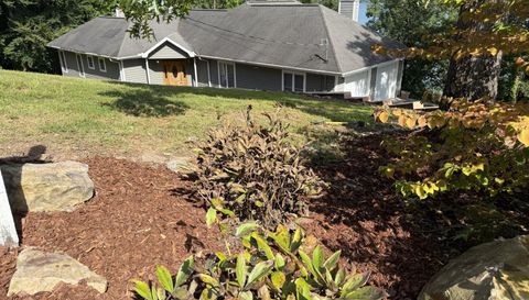 1395 Lakeview Dr