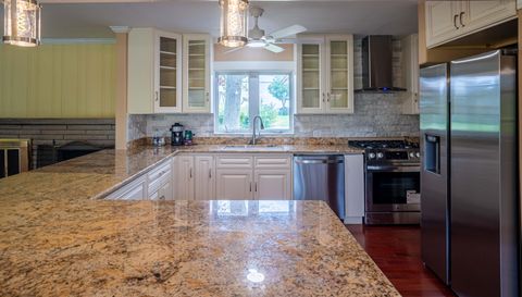 1609 Crestview Dr