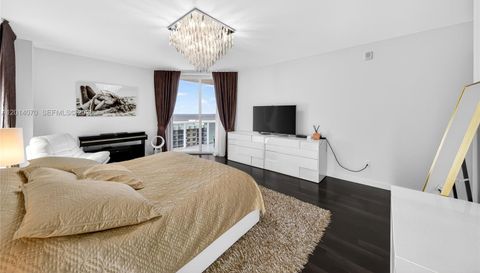 2711 N Ocean Dr