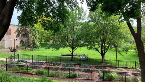 1425 W 28th Street W
