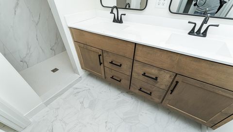 1816 Robinson Lane NE