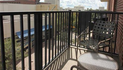 215 W COLLEGE AVENUE