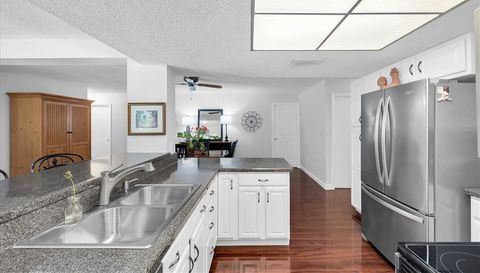 25 HARBOR WOODS CIRCLE