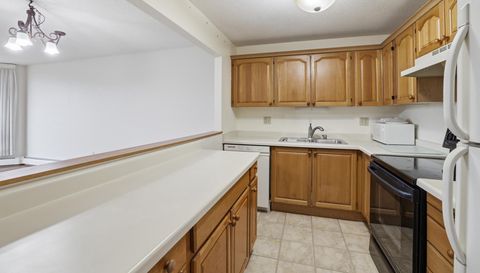 1425 W 28th Street W