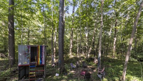 272 Canterbury Dr