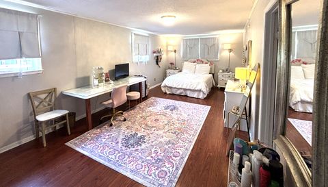 5911 N Shenandoah Rd