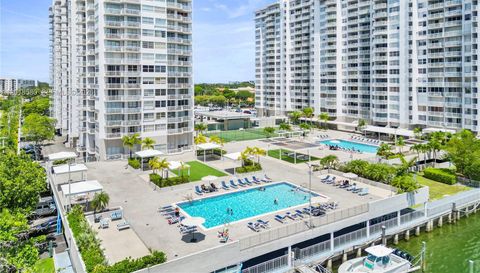 18011 Biscayne Blvd