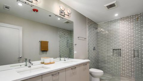 1335 N Western Avenue