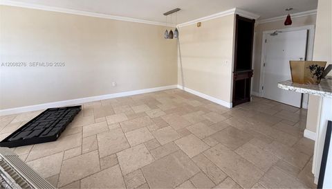 5313 Collins Ave