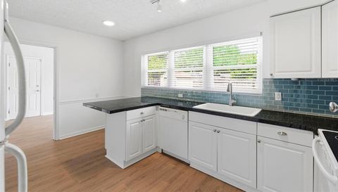 1600 SHERWOOD STREET