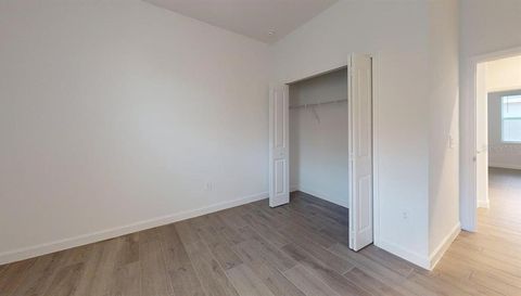 7949 LAKES EDGE LANE