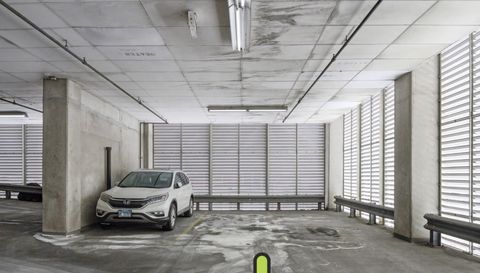 700 W Van Buren Street