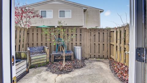 1464 A NE PINE LOG RD