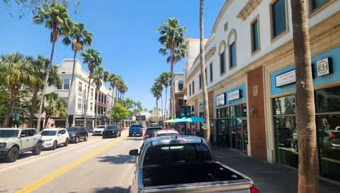 25 HARBOR WOODS CIRCLE