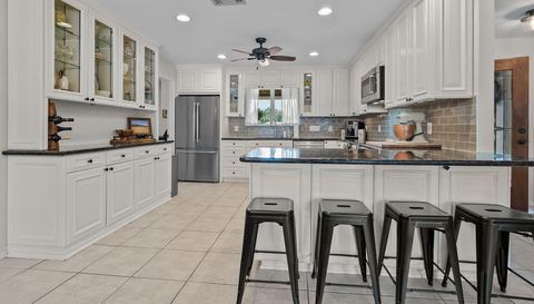 1910 Circleview Dr