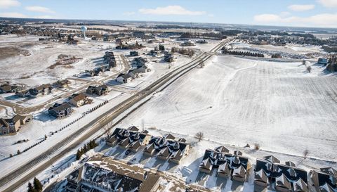 698 Shardlow Place NE