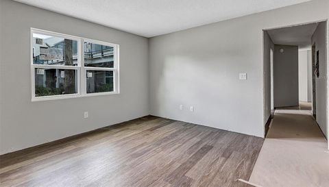 2524 WOODGATE BOULEVARD
