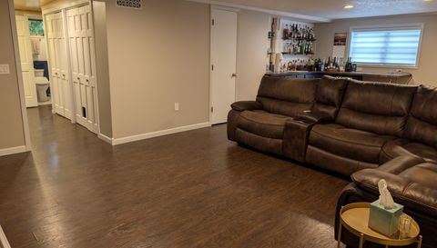 301 E Elm St