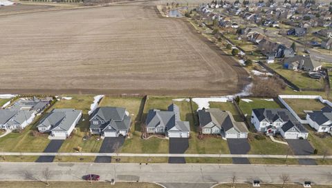 1121 Blackberry Shore Lane
