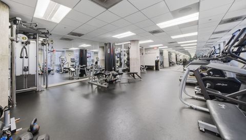 720 N LARRABEE Street