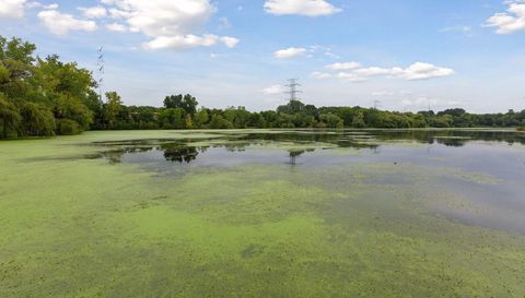 3076 Lexington Avenue N