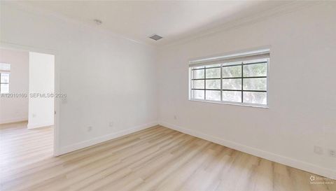 372 Ne 26th Pl