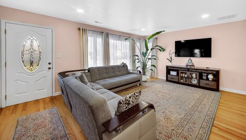 327 N Pershing Avenue