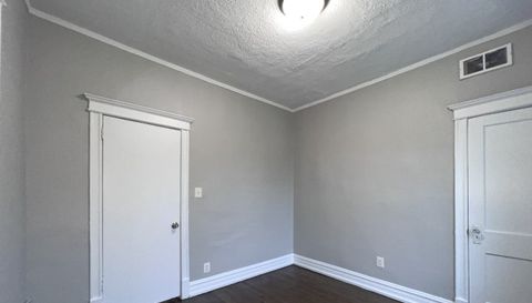 2707 E 78th Street