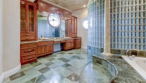 18605 Avenue Monaco