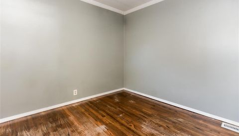 913 E Chain Of Rocks Road