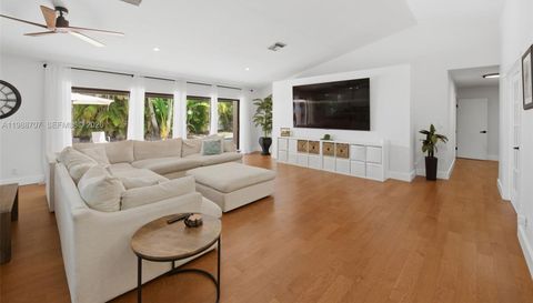 395 89th Ln