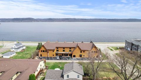 1301 N Lakeshore Dr